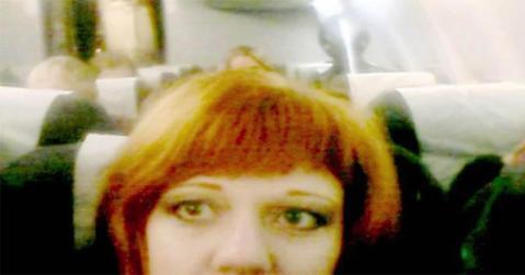 Wanita Ini Tak Sengaja Foto dengan Alien