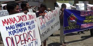 Nelayan Sengsara Pungutan Naik Tinggi, Nelayan DEMO !!