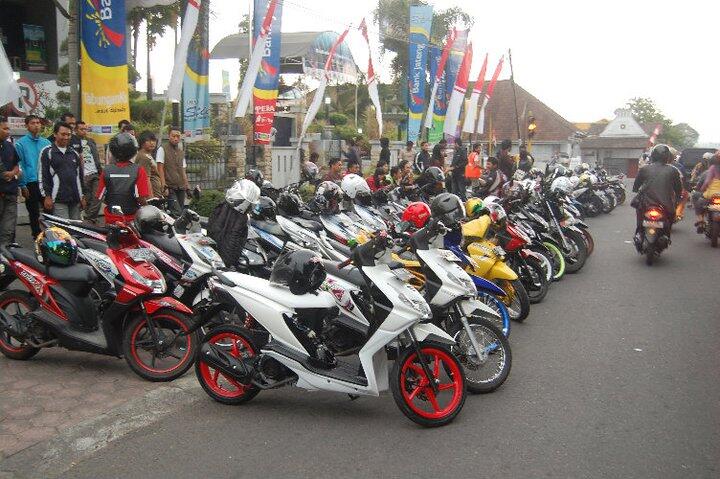 Beberapa Komunitas Motor di Indonesia, agan termasuk yang mana ?