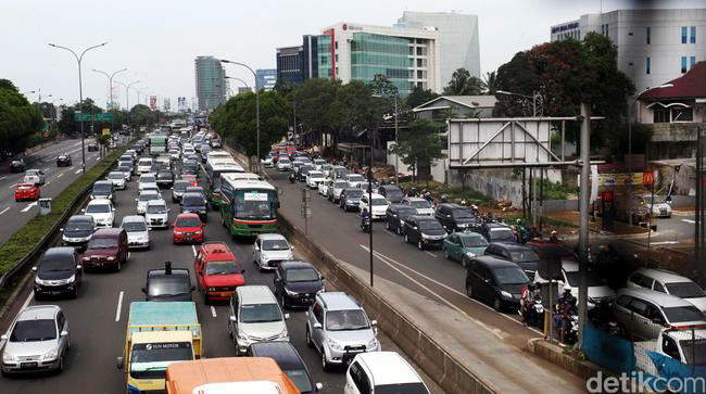 Angan Liburan ke Bandung Kandas Karena Macet, Akhirnya Rio ke Taman Mini