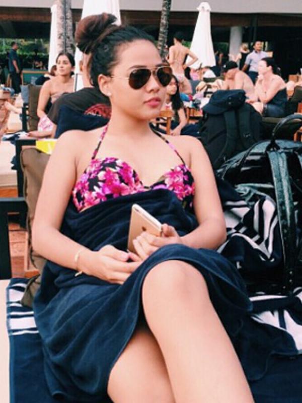 Wow, Seksinya Aurel Hermansyah Tampil dengan Bikini