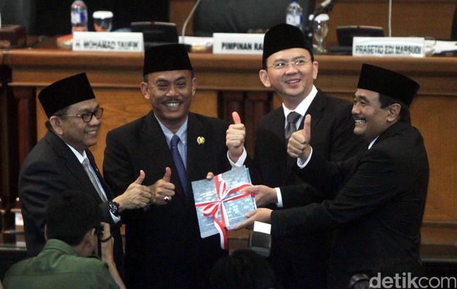 APBD 2016 Terancam Telat, Ahok atau DPRD DKI yang Kena Sanksi Tak Gajian?