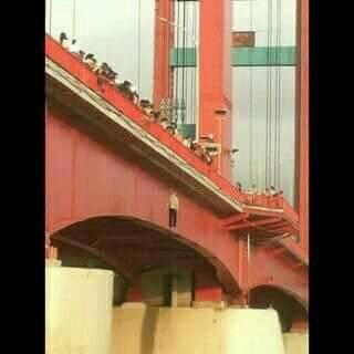 Breaking News! Ditemukan Tewas Gantung Diri Di Ampera (Palembang)
