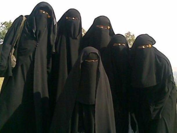 17 Larangan unik bagi traveller ini ada di berbagai negara, patuhi!
