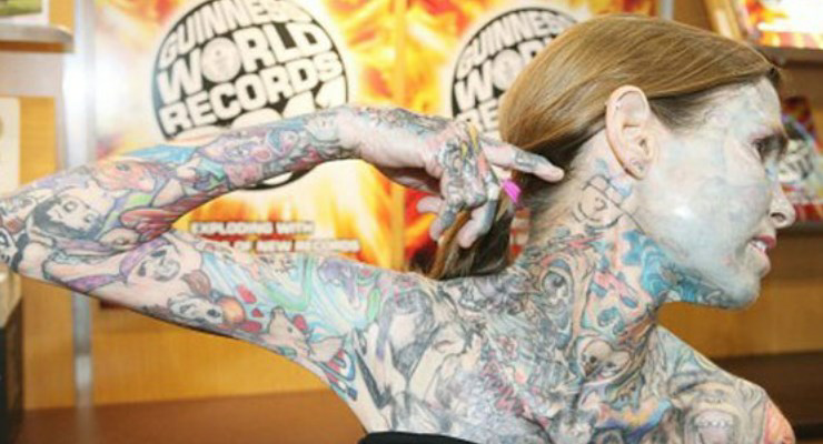 7 Wanita aneh dan konyol yang ada di dunia