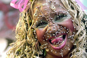 7 Wanita aneh dan konyol yang ada di dunia