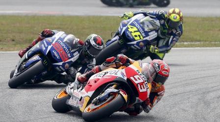 Kalahkan Lorenzo, Rossi Pembalap Terbaik MotoGP 2015