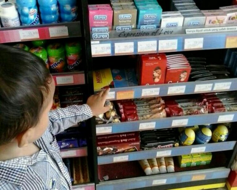 Tepok Mr. P : Jelang Tahun Baru Penjualan Kondom Meroket...