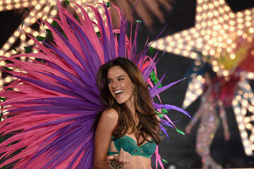 The Best Fasion Show sepanjang Masa runaway Victoria Secret