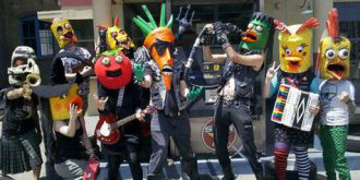 Grup- rup Band Dengan Kostum ANEH Untuk Menarik PERHATIAN!!