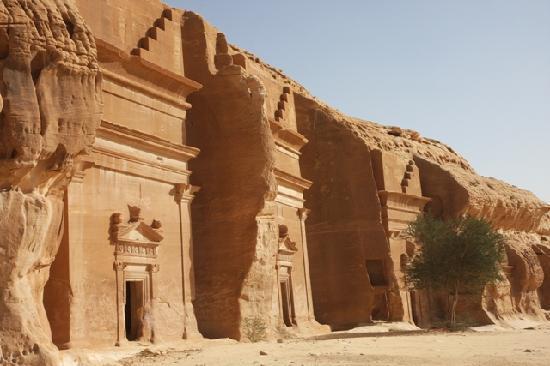 situs kuno di saudi arabia dan petra di jordan