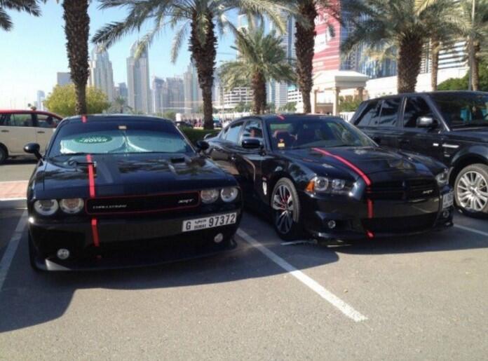 kampus siapa nih...? isi parkirannya Ferrari, Porsche Dkk