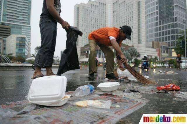 Tahun Baru, Gini nih suasana jalan Jakarta gan....