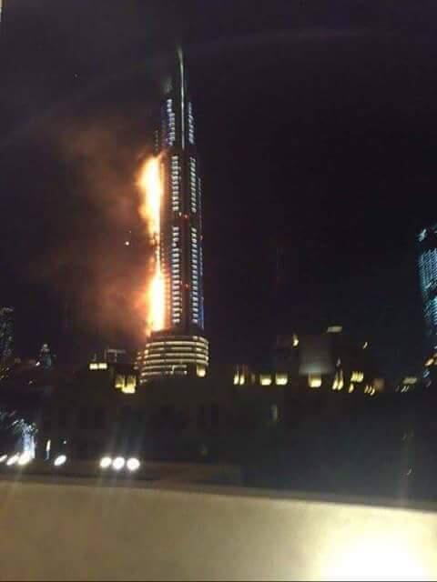 (HOT) menara tertinggi di dunia burj khalifa kebakaran