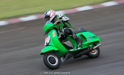 ● ● ● Fiat’s Lingotto : Atap Pabrik Yang Berubah Menjadi Arena Balapan Vespa