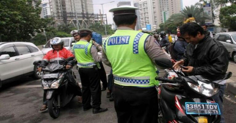 7 Hal Mistis yang sering kita temui di jalan raya