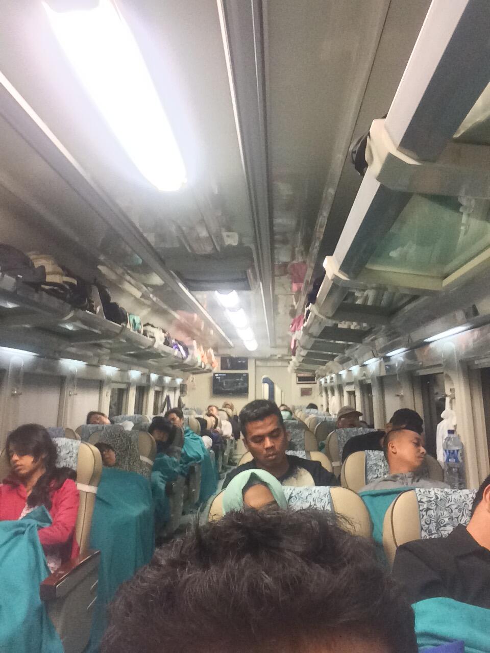 Malam ini di Kereta argobromo anggrek