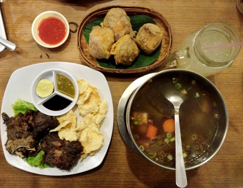 6 Tempat Makan Sop Buntut di Jakarta Paling Maknyus