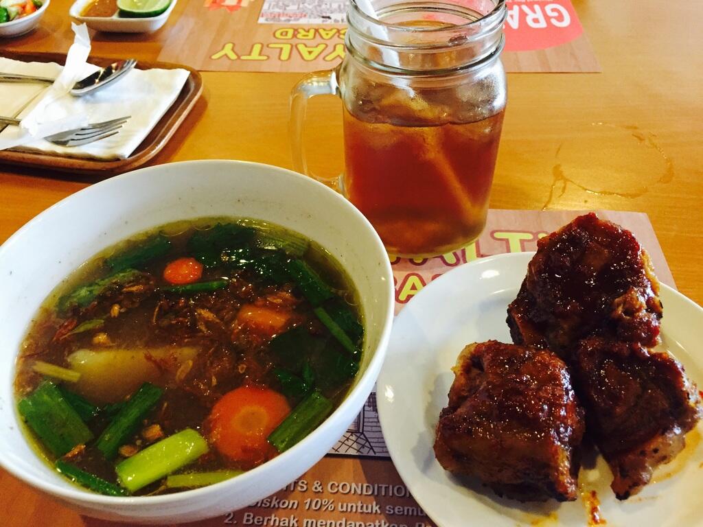 6 Tempat Makan Sop Buntut di Jakarta Paling Maknyus