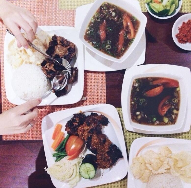 6 Tempat Makan Sop Buntut di Jakarta Paling Maknyus