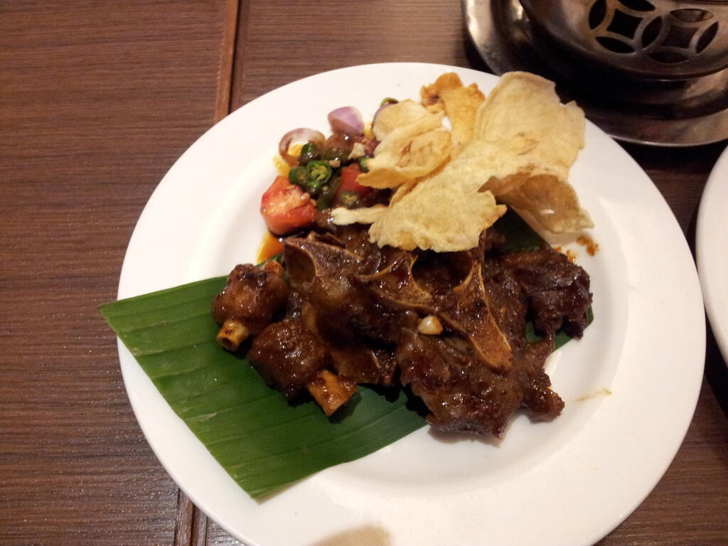 6 Tempat Makan Sop Buntut di Jakarta Paling Maknyus