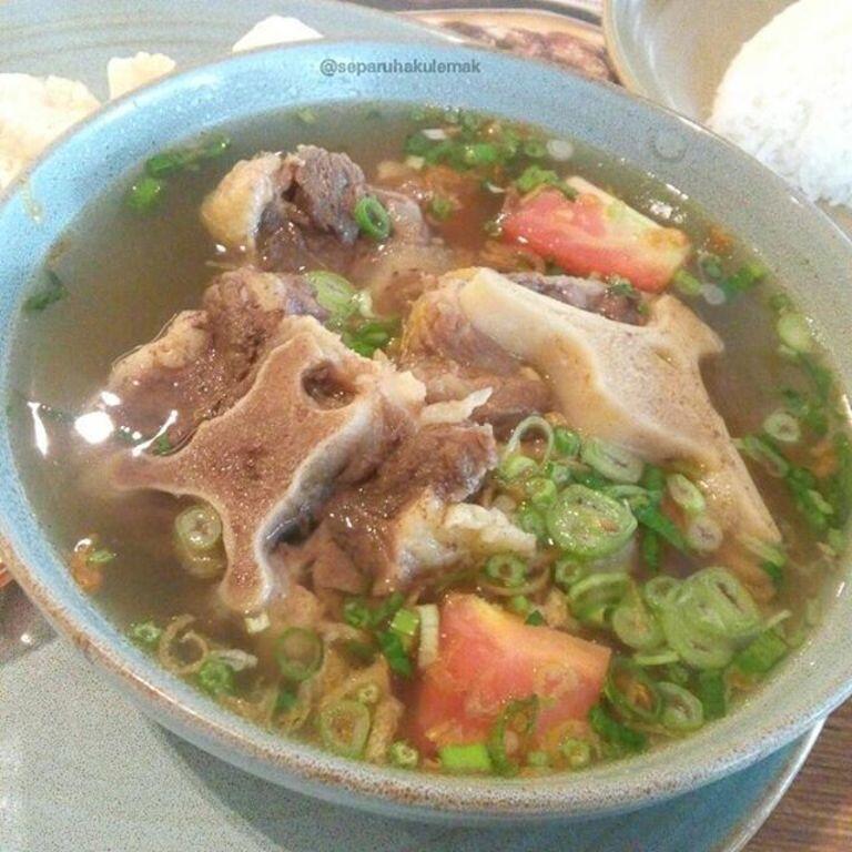 6 Tempat Makan Sop Buntut di Jakarta Paling Maknyus