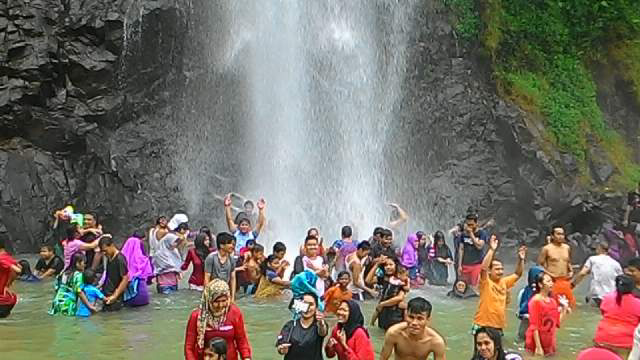 Catper Pesona Curug Bidadari hingga Jatuhnya Pemuda di Trotoar Bogor