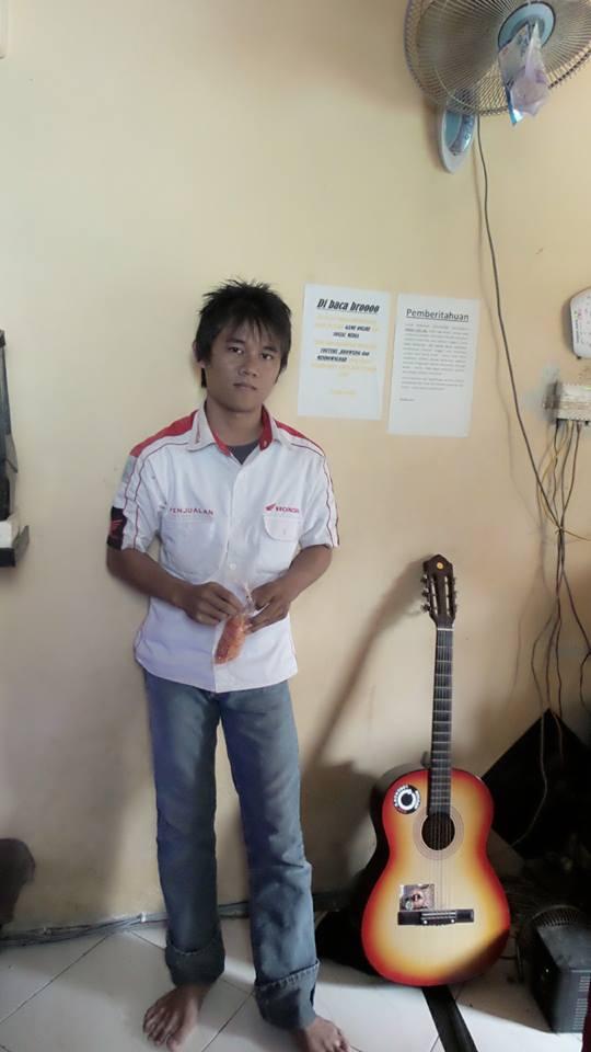 Ada yang kenal sama orang ini gak?