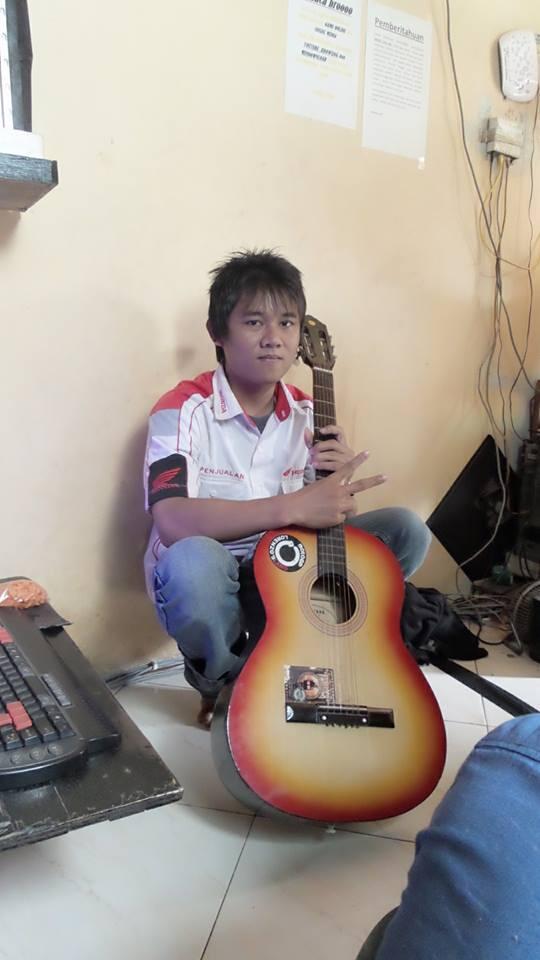 Ada yang kenal sama orang ini gak?