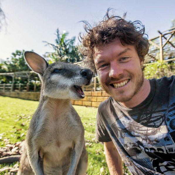 Allan Dixon: Selfie Ria gak harus ama pacar (no jomlo!)