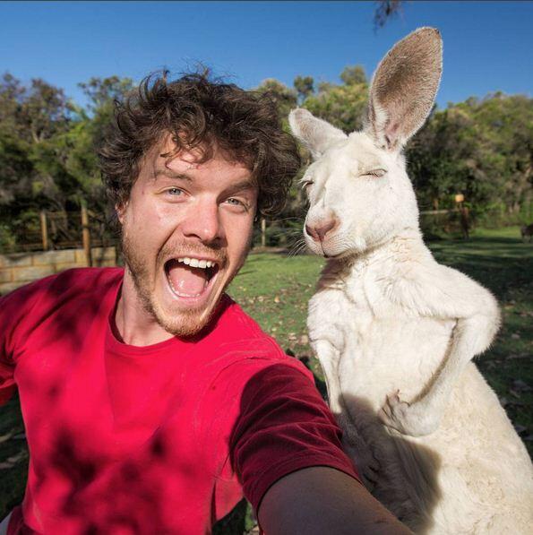 Allan Dixon: Selfie Ria gak harus ama pacar (no jomlo!)