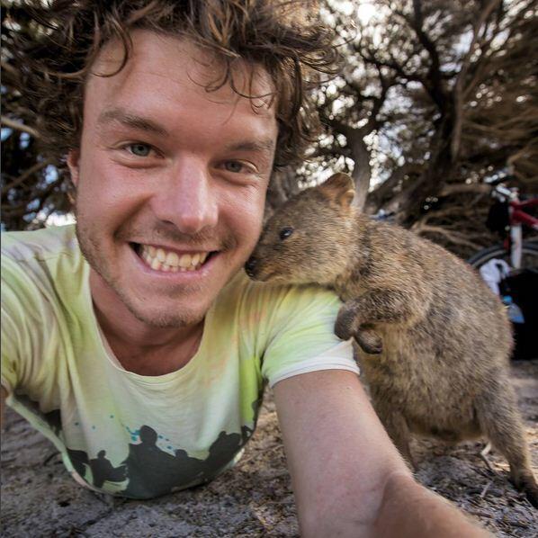 Allan Dixon: Selfie Ria gak harus ama pacar (no jomlo!)