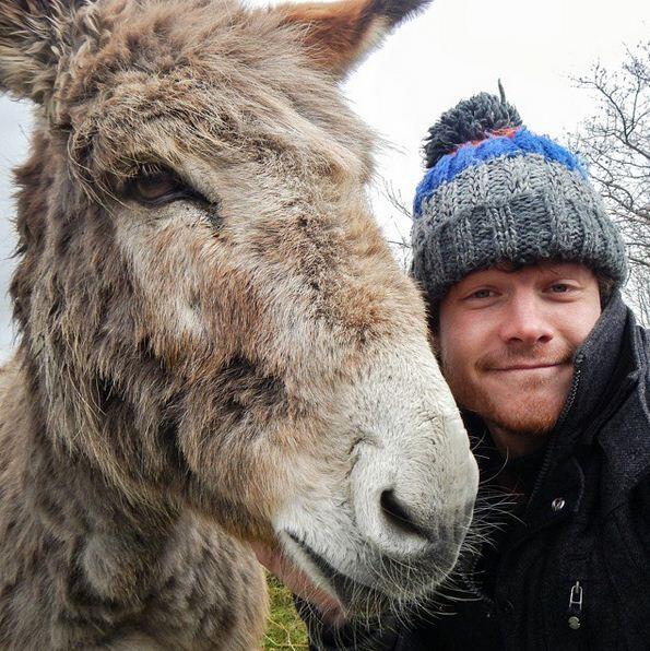 Allan Dixon: Selfie Ria gak harus ama pacar (no jomlo!)