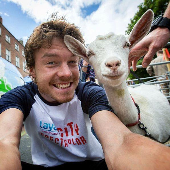 Allan Dixon: Selfie Ria gak harus ama pacar (no jomlo!)
