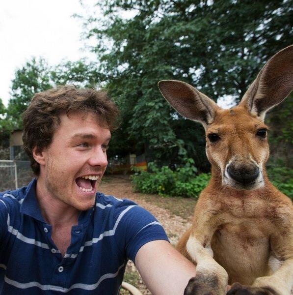Allan Dixon: Selfie Ria gak harus ama pacar (no jomlo!)