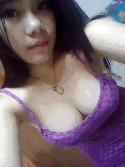 Digerebek Polisi Dua Wanita Pemijat Lari Bugil