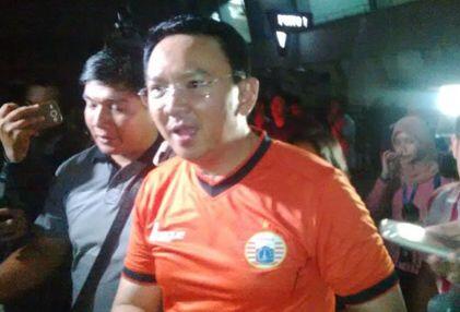 Pemeriksaan KPK Selesai, AHOK keluar dengan BAJU ORANYE!!