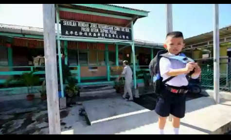 Di Sekolah hanya mempunyai 1 orang murid dan Oon namanya 