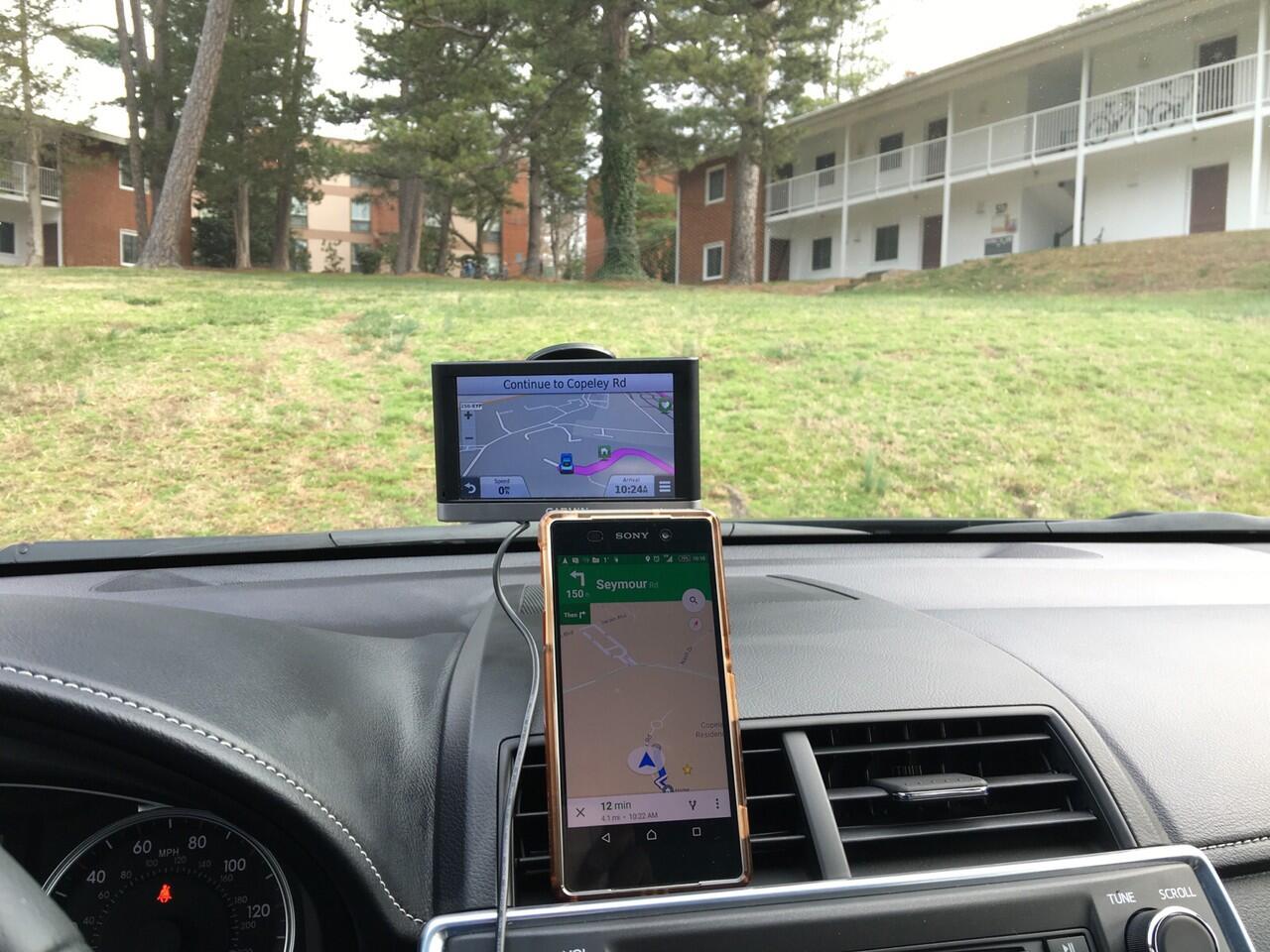 Menggunakan GPS atau HP untuk navigasi perjalanan anda..?!?