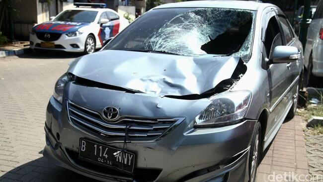 Pengemudi Vios Tabrak Pejalan Kaki, Kabur Lalu Tabrak Pesepeda