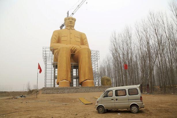 Belum Sempat Diresmikan, Patung Emas Raksasa Mao Zedong Dirobohkan