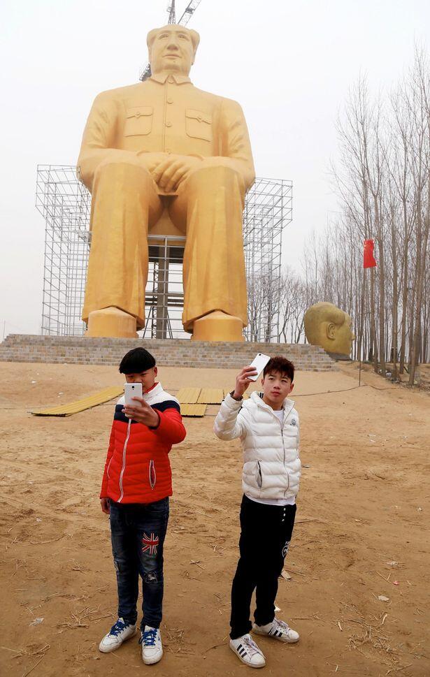 Belum Sempat Diresmikan, Patung Emas Raksasa Mao Zedong Dirobohkan
