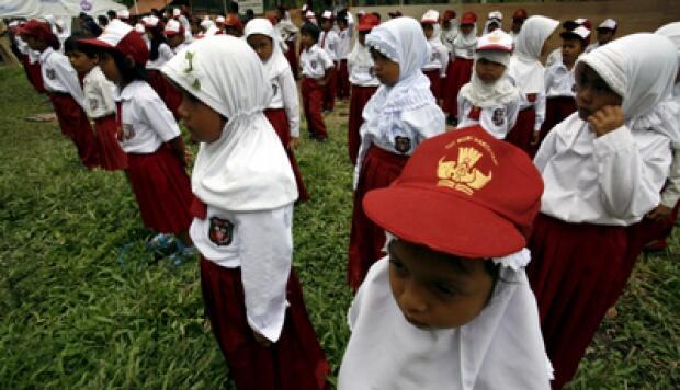 Kisah Bocah SD Urus Sendiri Ibunya Yang Kena Gangguan Jiwa