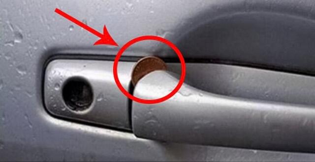 Mobil anda bisa hilang jika menemukan ini di pintu mobil