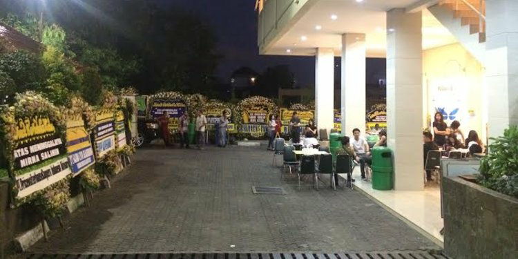Polisi menduga Mirna tewas karena zat korosif jenis sianida