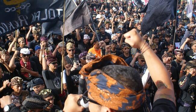 Ribuan Massa Baladika Berkumpul Tolak Reklamasi