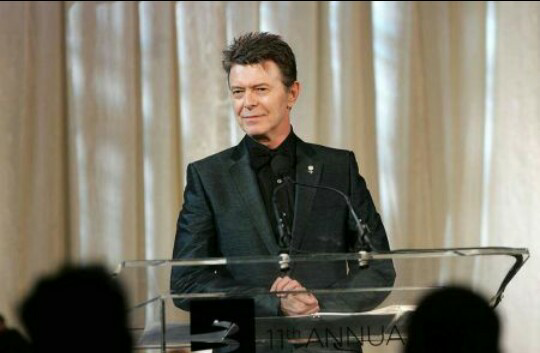 David bowie pernah nyanyi pake bahasa indonesia