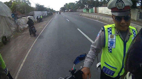 Berkat Kamera, Biker Ini Lolos Razia 'Bodong' (PIC + VIDEO)