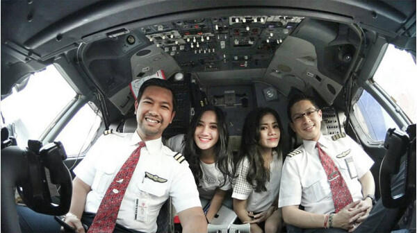 PILOT LION AIR VS PILOT GARUDA INDONESIA, WOW KAKA WOW!!