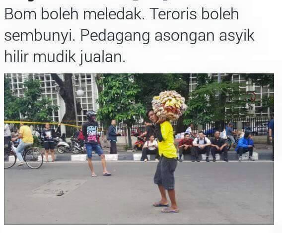 Foto-foto para pedagang yang tetap berjualan di tengah aksi teror di Jakarta.